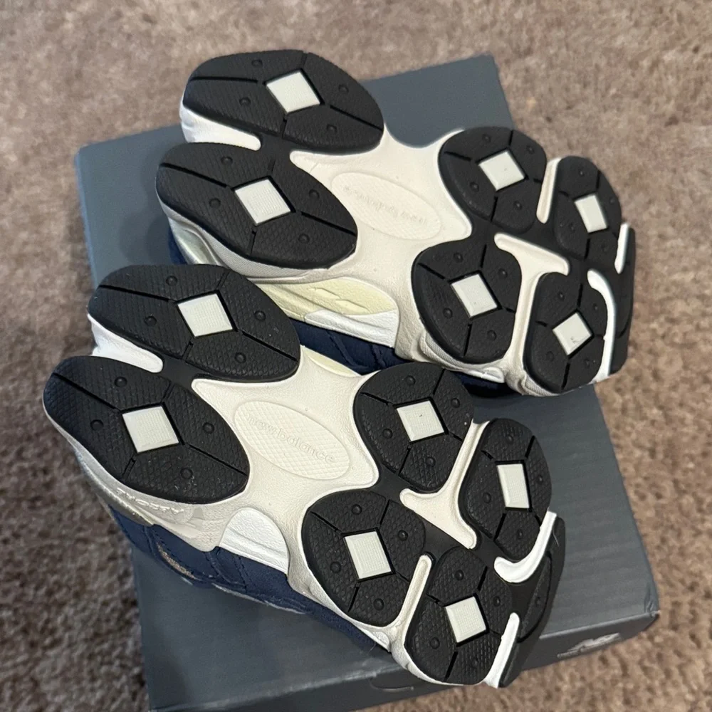 New Balance 9060 baby/ toddler Blue and Tan Sneakers - Picture 3 of 3